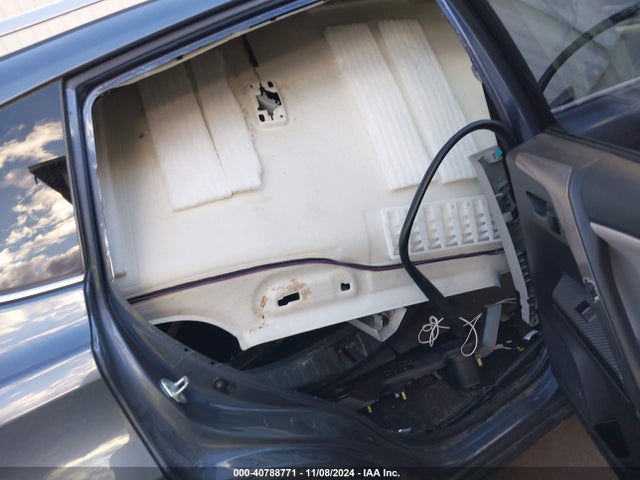 Toyota RAV4 LE 2014 JTMBFREV8ED075013 Image 8