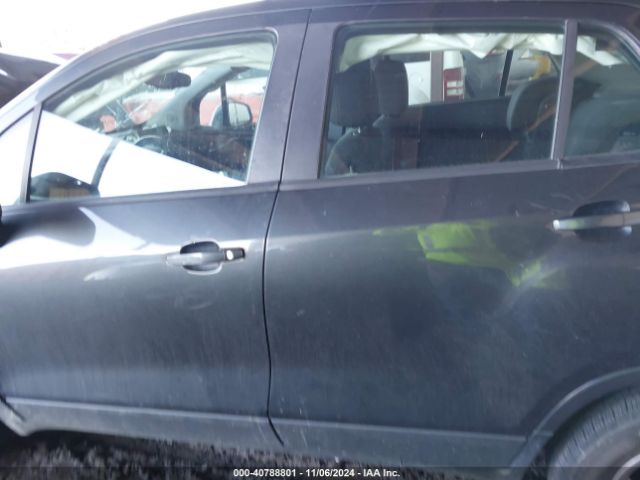3GNCJKSB2KL335875 Chevrolet TRAX LS
