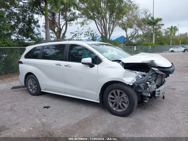 Toyota SIENNA XLE 2024 5TDYRKEC1RS181191 Image 13