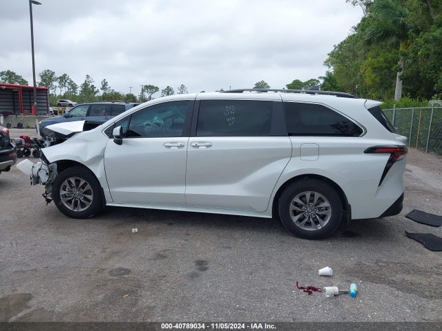Toyota SIENNA XLE 2024 5TDYRKEC1RS181191 Image 14