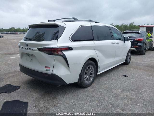 Toyota SIENNA XLE 2024 5TDYRKEC1RS181191 Image 4