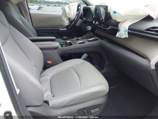 Toyota SIENNA XLE 2024 5TDYRKEC1RS181191 Image 5