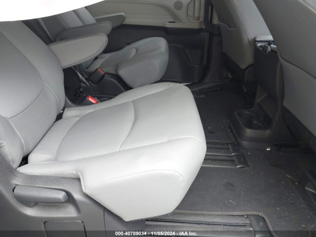 Toyota SIENNA XLE 2024 5TDYRKEC1RS181191 Image 8