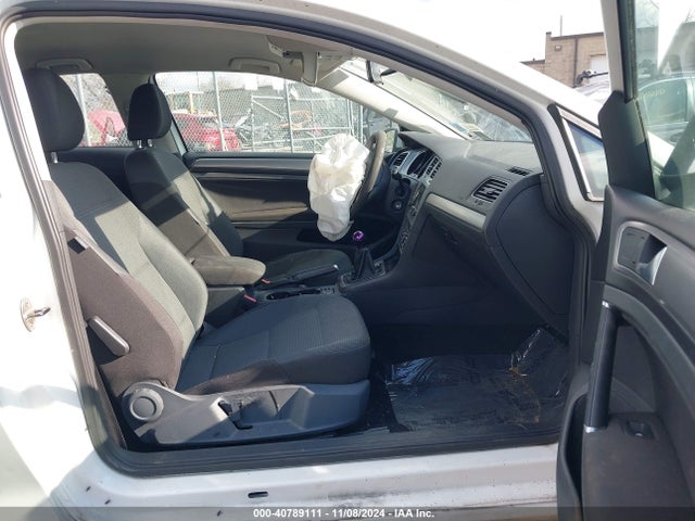3VW817AU4FM022371 Volkswagen Golf Launch Edition 2-door