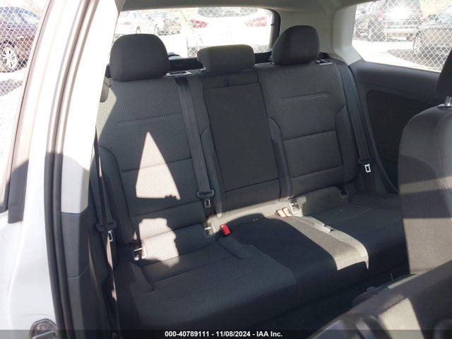 3VW817AU4FM022371 Volkswagen Golf Launch Edition 2-door