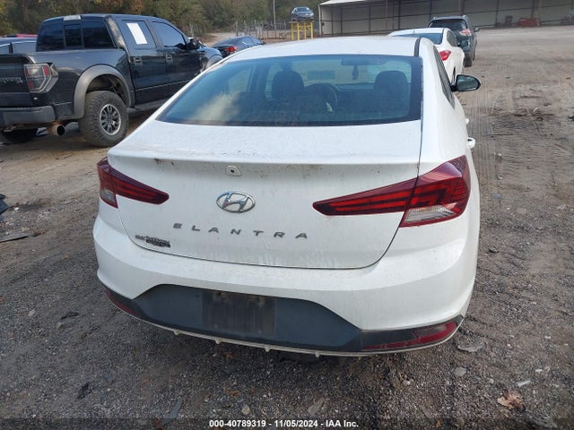 Hyundai ELANTRA SE 2019 5NPD74LF6KH438502 Image 16