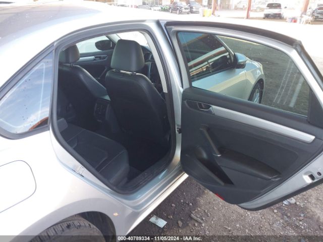 1VWLA7A34KC012324 Volkswagen Passat 2.0t Wolfsburg Edition