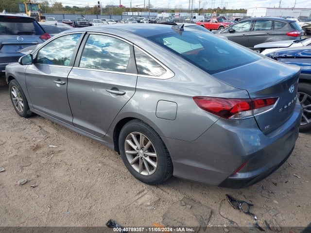 Hyundai SONATA SE 2018 5NPE24AF1JH629748 Image 3