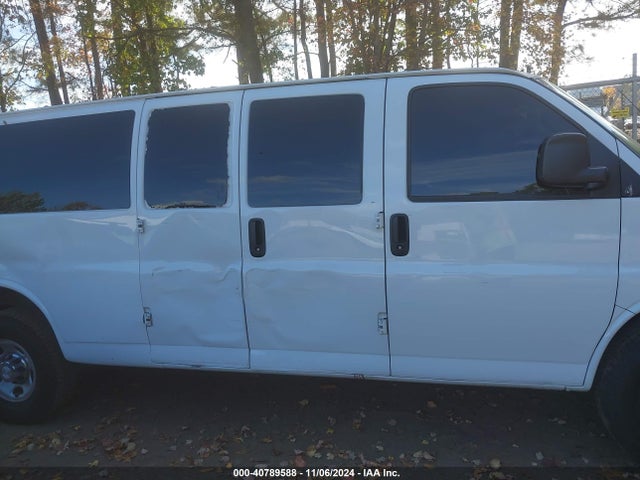 1GAZGPFG7J1328133 Chevrolet Express 3500 Lt