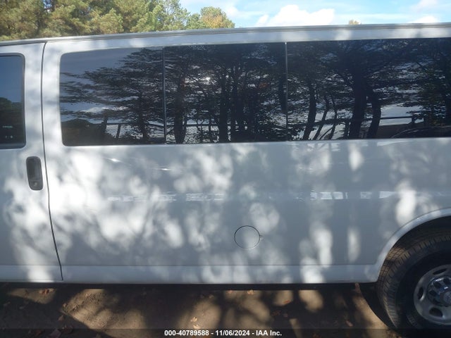 1GAZGPFG7J1328133 Chevrolet Express 3500 Lt