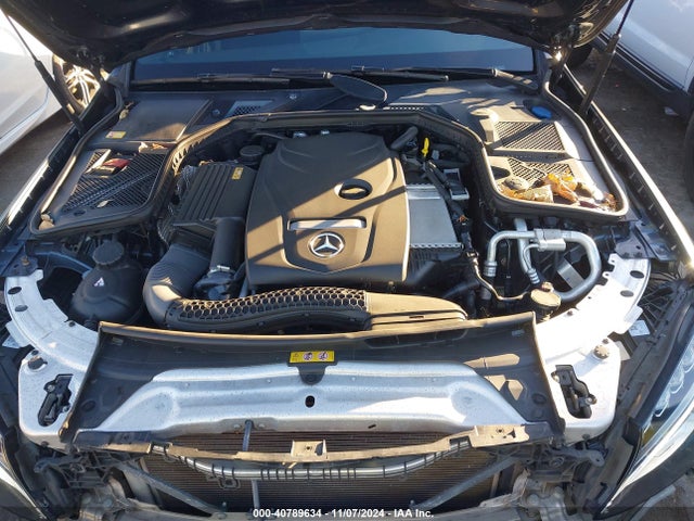 55SWF4JB3FU077423 Mercedes-Benz C 300 Luxury/sport