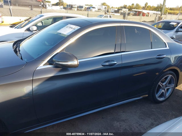 55SWF4JB3FU077423 Mercedes-Benz C 300 Luxury/sport