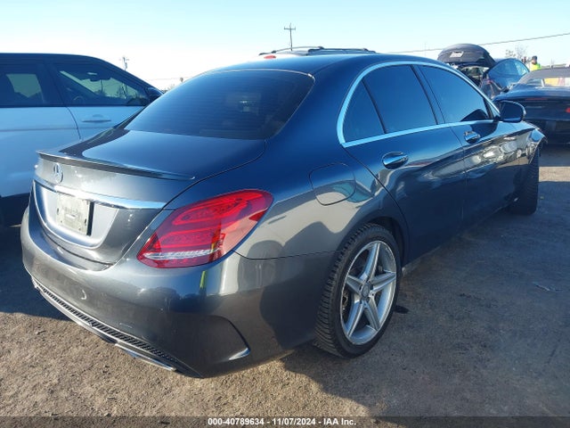 55SWF4JB3FU077423 Mercedes-Benz C 300 Luxury/sport