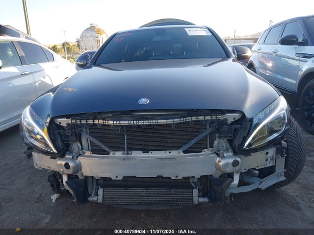 55SWF4JB3FU077423 Mercedes-Benz C 300 Luxury/sport