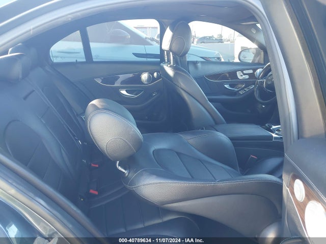 55SWF4JB3FU077423 Mercedes-Benz C 300 Luxury/sport