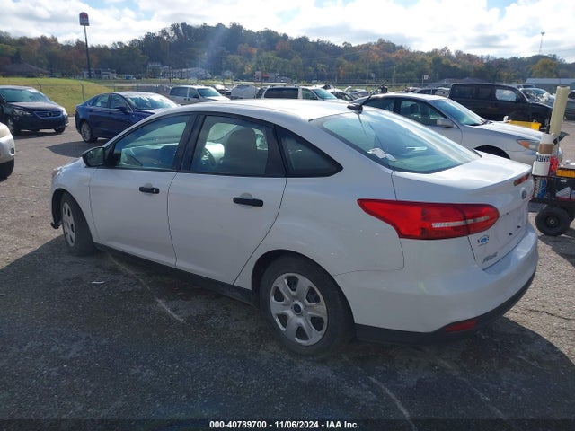 Ford FOCUS S 2015 1FADP3E25FL300641 Image 3