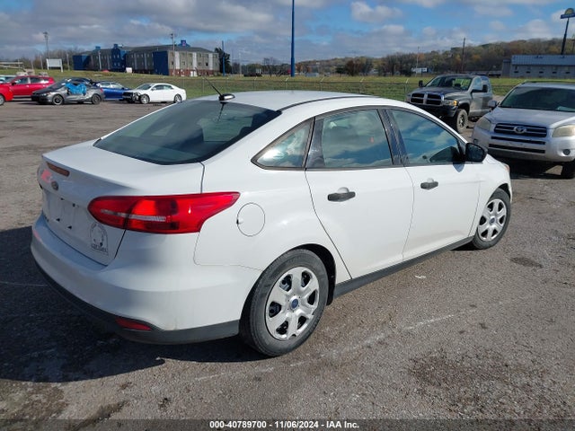 Ford FOCUS S 2015 1FADP3E25FL300641 Image 4