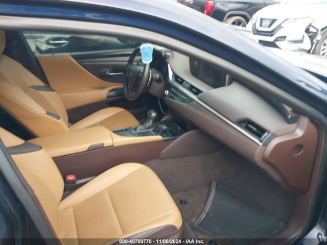 58ACA1C10MU010129 Lexus ES 300H