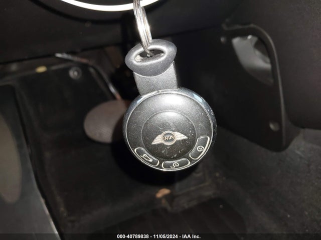 2011 MINI COOPER WMWSU3C51BT098931 Photo 10