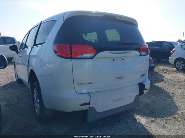 2021 CHRYSLER VOYAGER 2C4RC1CG1MR605203 Photo 2
