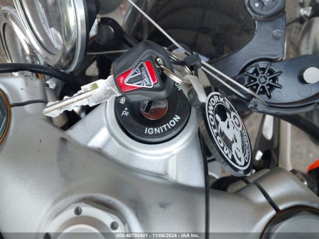 2022 TRIUMPH MOTORCYCLE THRUXTON SMTD56HR5NTAV3683 Photo 10
