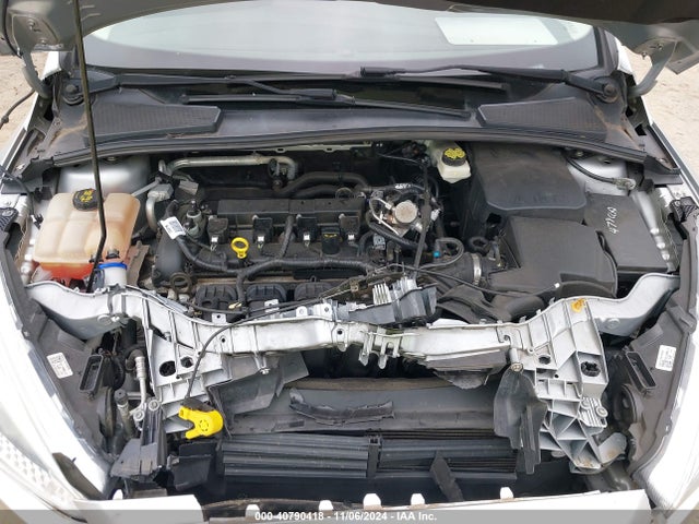 Ford FOCUS SE 2017 1FADP3F22HL300694 Image 10