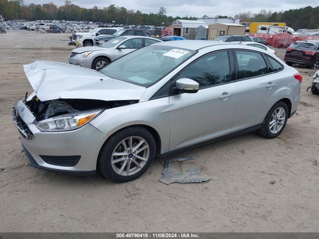 Ford FOCUS SE 2017 1FADP3F22HL300694 Image 2