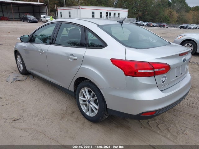Ford FOCUS SE 2017 1FADP3F22HL300694 Image 3