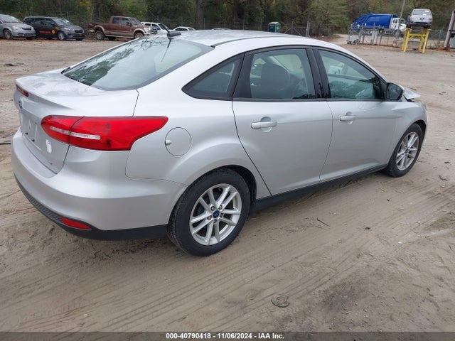 Ford FOCUS SE 2017 1FADP3F22HL300694 Image 4