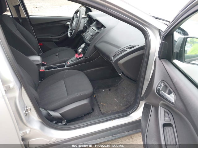 Ford FOCUS SE 2017 1FADP3F22HL300694 Image 5