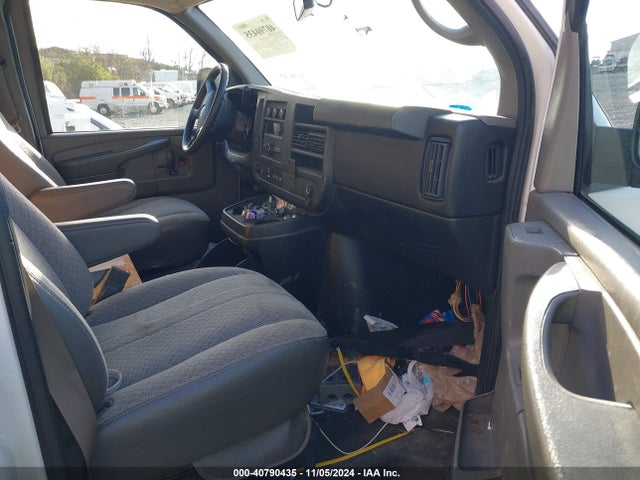 1GBWGRFF7F1138745 Chevrolet Express 2500 Lt