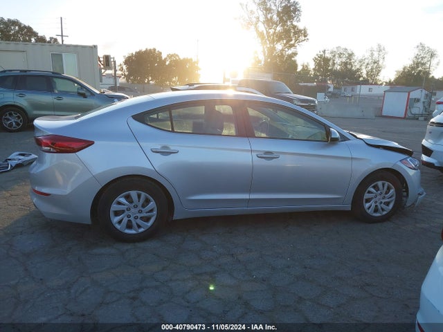Hyundai ELANTRA SE 2018 5NPD74LF2JH332692 Image 14