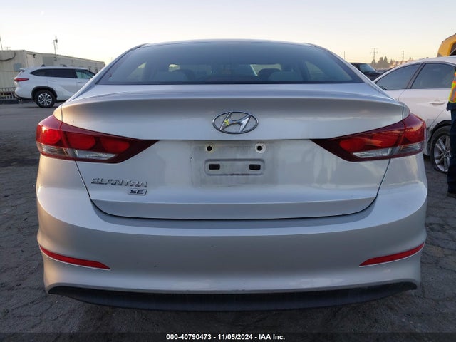 Hyundai ELANTRA SE 2018 5NPD74LF2JH332692 Image 17