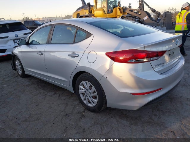 Hyundai ELANTRA SE 2018 5NPD74LF2JH332692 Image 3