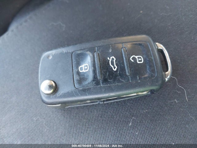 WVGAV7AX8JK003286 Volkswagen Tiguan Limited 2.0t