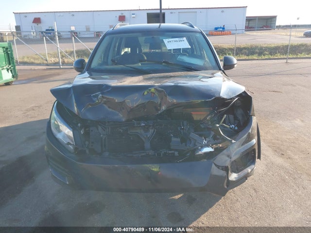 WVGAV7AX8JK003286 Volkswagen Tiguan Limited 2.0t