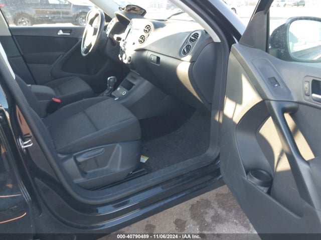 WVGAV7AX8JK003286 Volkswagen Tiguan Limited 2.0t