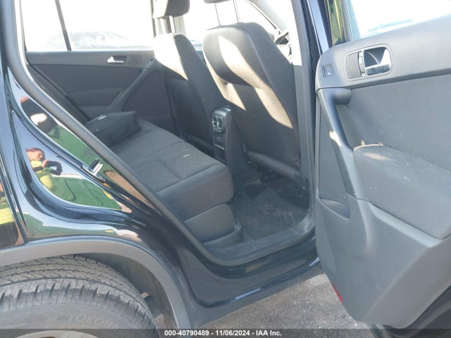 WVGAV7AX8JK003286 Volkswagen Tiguan Limited 2.0t