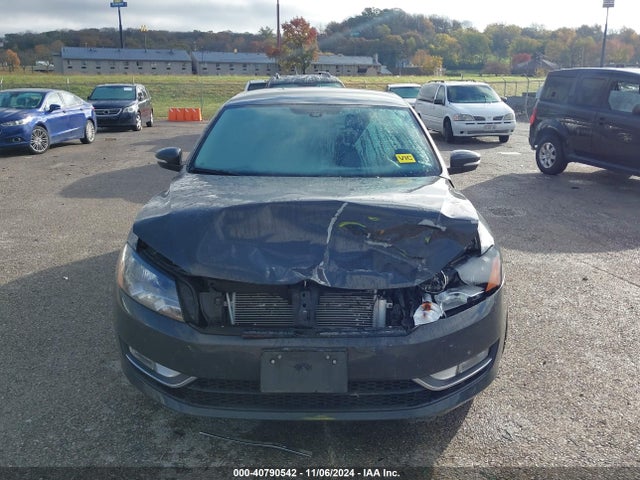 1VWBT7A35FC038779 Volkswagen Passat 1.8t Sport