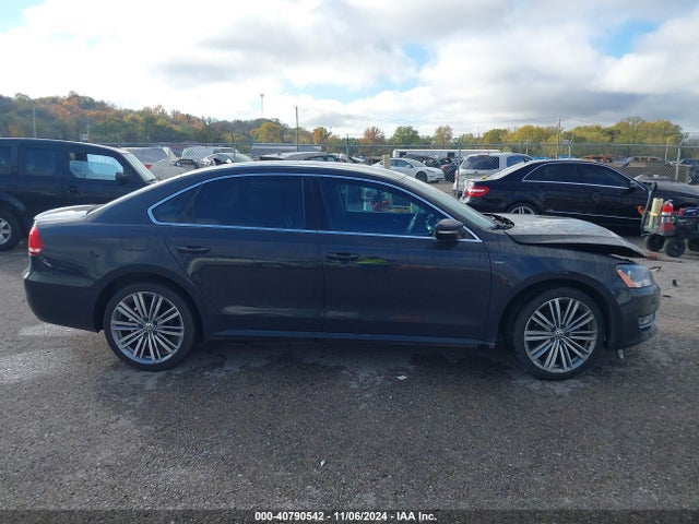 1VWBT7A35FC038779 Volkswagen Passat 1.8t Sport