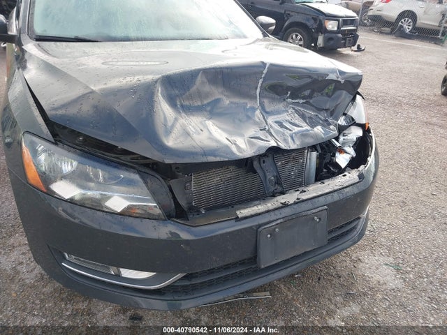 1VWBT7A35FC038779 Volkswagen Passat 1.8t Sport