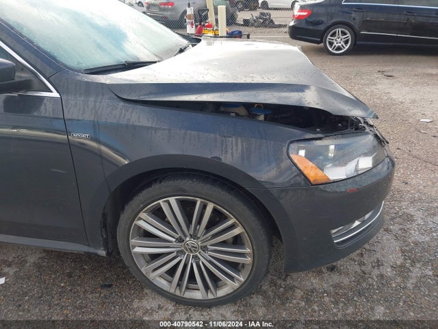 1VWBT7A35FC038779 Volkswagen Passat 1.8t Sport