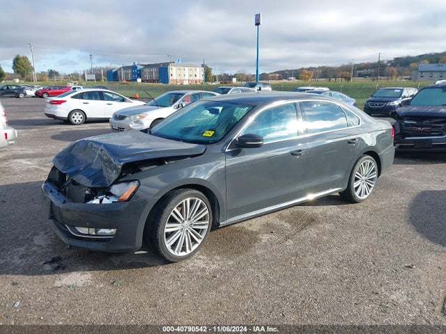 1VWBT7A35FC038779 Volkswagen Passat 1.8t Sport