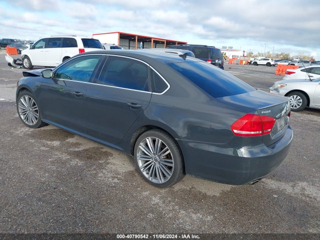 1VWBT7A35FC038779 Volkswagen Passat 1.8t Sport