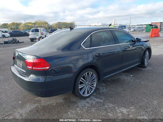 1VWBT7A35FC038779 Volkswagen Passat 1.8t Sport