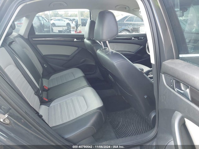 1VWBT7A35FC038779 Volkswagen Passat 1.8t Sport