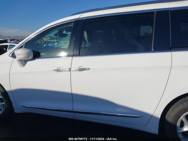 2C4RC1EG9HR827054 Chrysler Pacifica Touring-l Plus