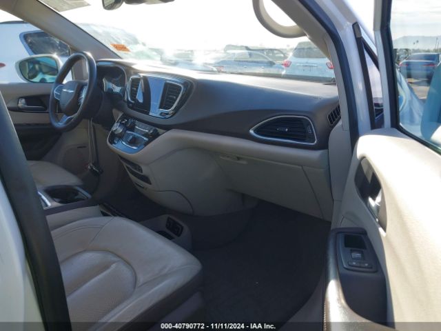 2C4RC1EG9HR827054 Chrysler Pacifica Touring-l Plus