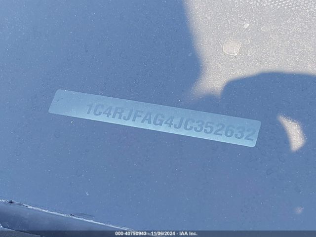 1C4RJFAG4JC352632 Jeep Grand Cherokee Upland 4x4