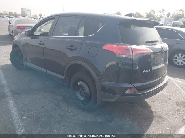 Toyota RAV4 LE 2018 JTMZFREV0JJ749293 Image 3
